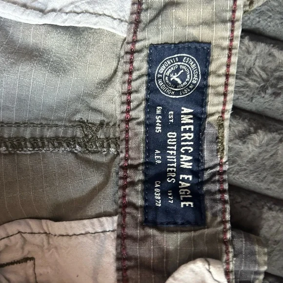 American Eagle Outfitters Green Cargo Shorts - Picture 4 of 7